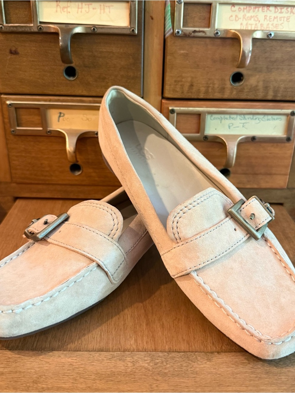 UGG Loafers for Women in Suede w Buckle US Size:7 EUC